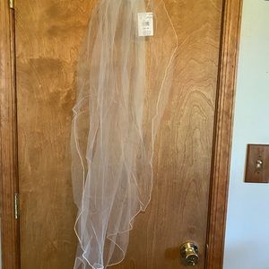 One Tier Tulle Fingertip Veil with Pencil Edge